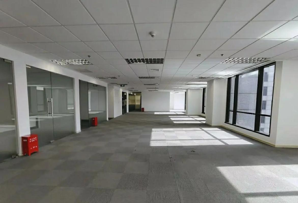 金光外滩中心地铁口写字楼出租.