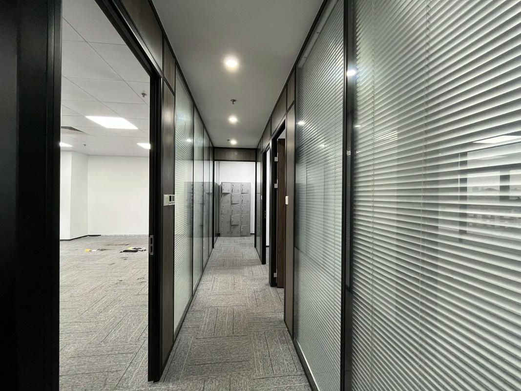 万达广场精装修写字楼出租，52平米格局，办公首选