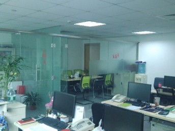 浦发广场88号朝南精装写字楼，双开玻璃门，专为IT及咨询类企业打造的理想办公空间